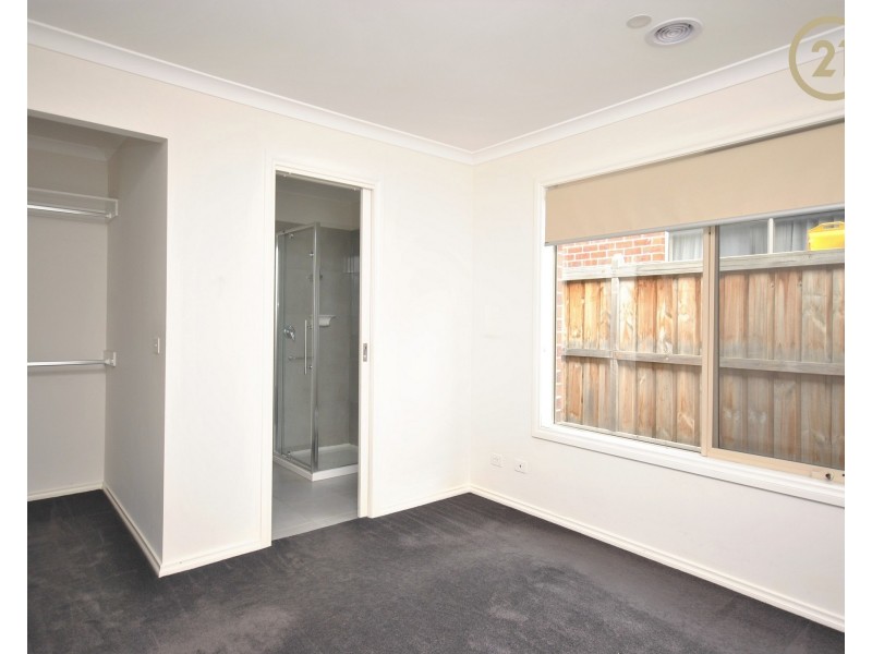 22 Naas Road, Clyde North VIC 3978