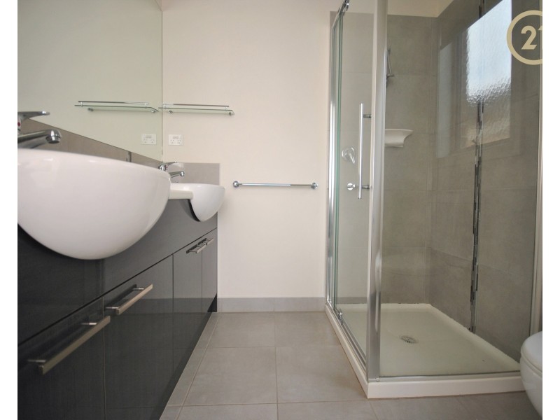 22 Naas Road, Clyde North VIC 3978