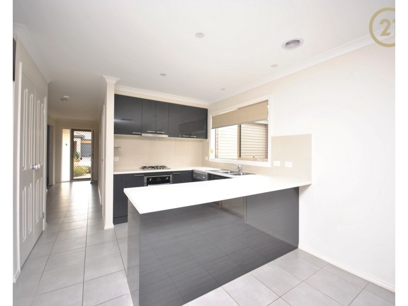 22 Naas Road, Clyde North VIC 3978