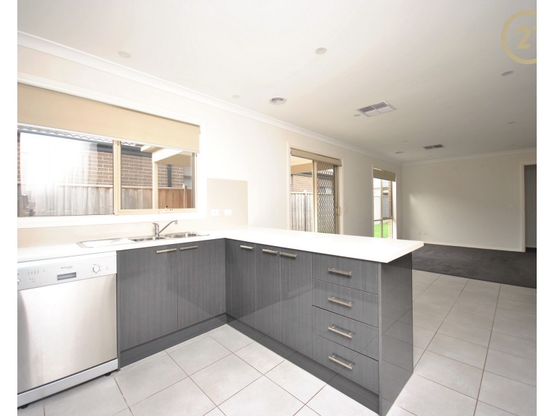 22 Naas Road, Clyde North VIC 3978