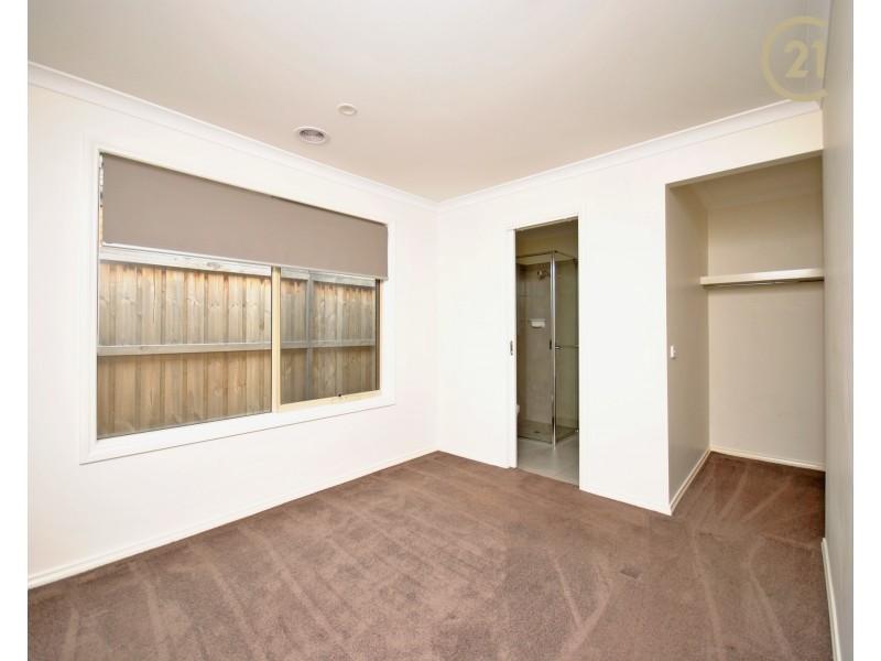 26 Mernoo Avenue, Clyde North VIC 3978