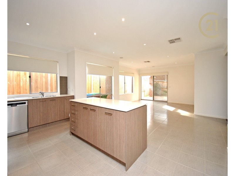 15 Wheelwright Street, Clyde North VIC 3978