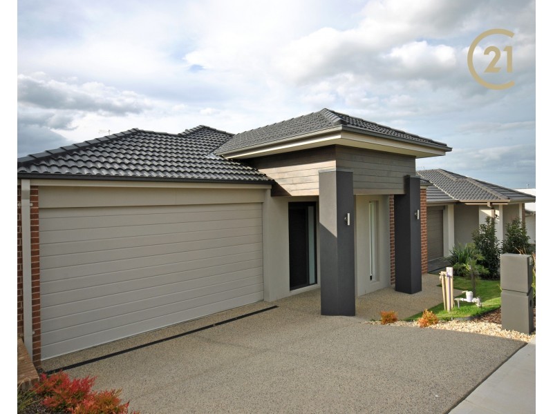 15 Wheelwright Street, Clyde North VIC 3978