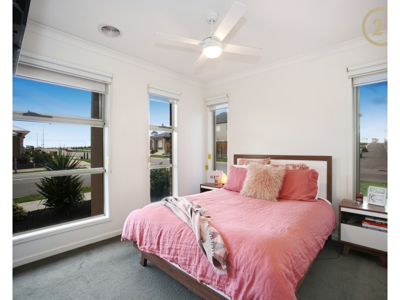 1 Westbourne Street, Clyde North VIC 3978