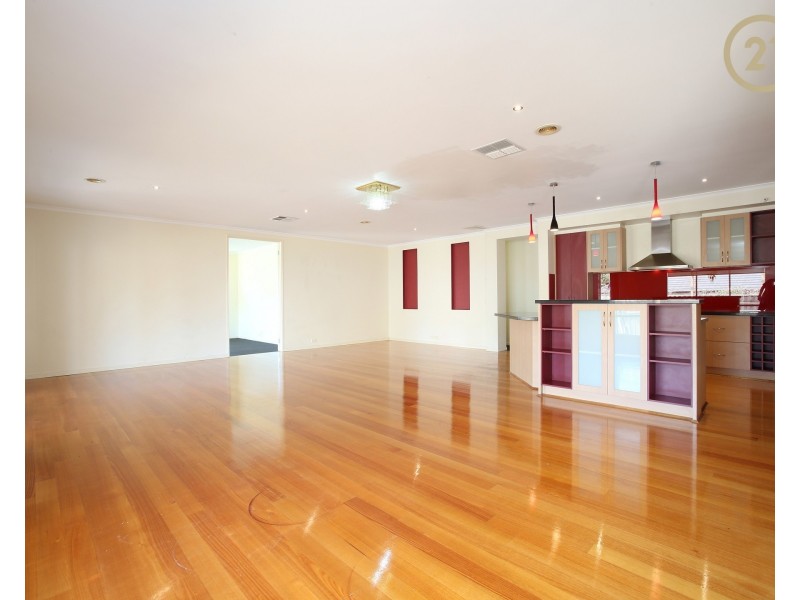 4 Mathoura Court, Berwick VIC 3806