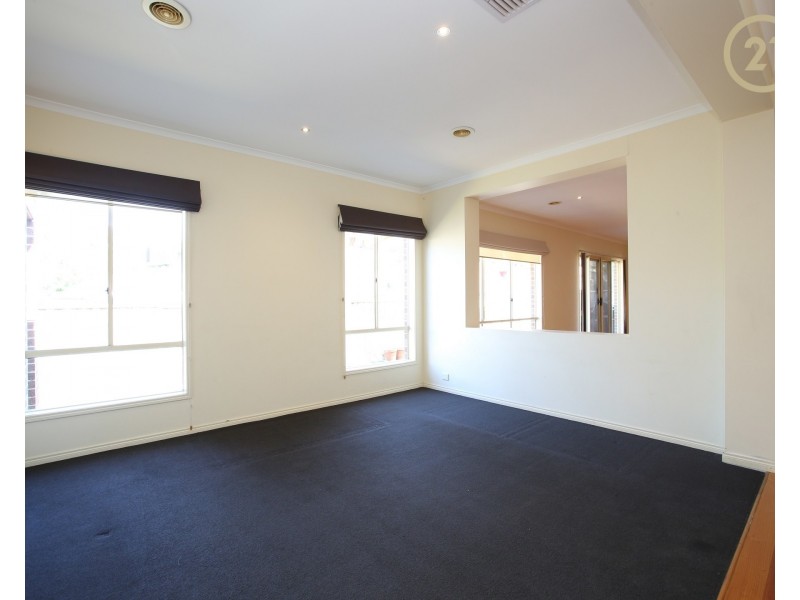 4 Mathoura Court, Berwick VIC 3806