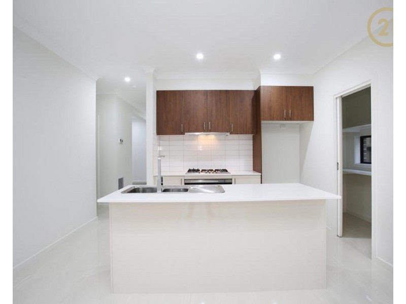 7 Barrier Parade, Clyde North VIC 3978