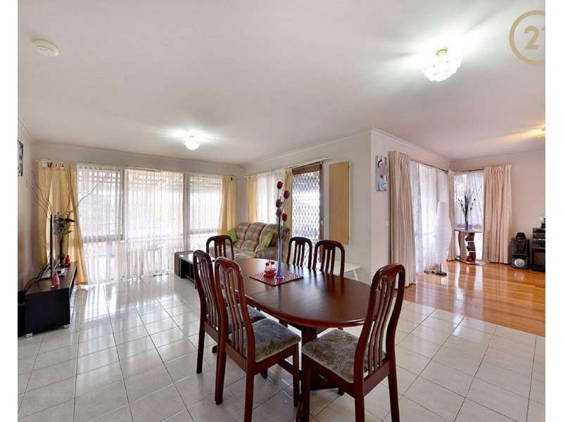 32 Hinrichsen Drive, Hallam VIC 3803