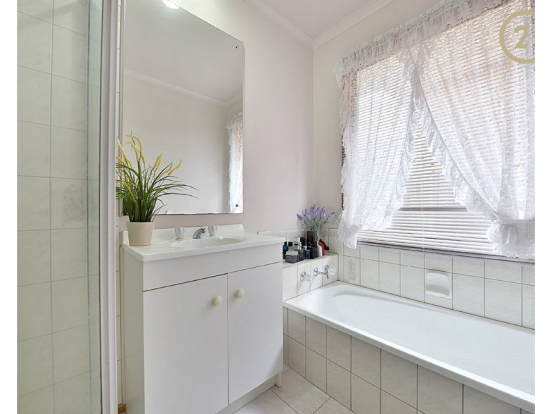32 Hinrichsen Drive, Hallam VIC 3803