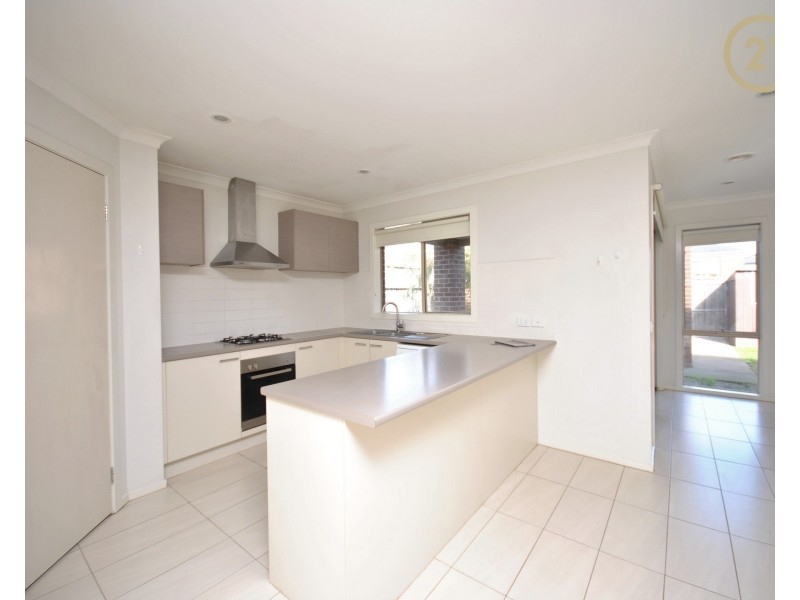 21 Brolin Terrace, Cranbourne North VIC 3977