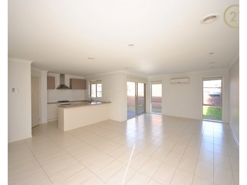 21 Brolin Terrace, Cranbourne North VIC 3977