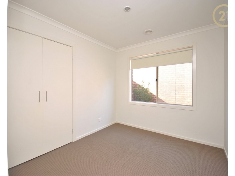 21 Brolin Terrace, Cranbourne North VIC 3977