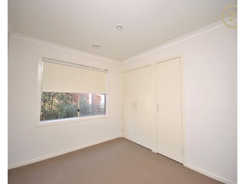 21 Brolin Terrace, Cranbourne North VIC 3977