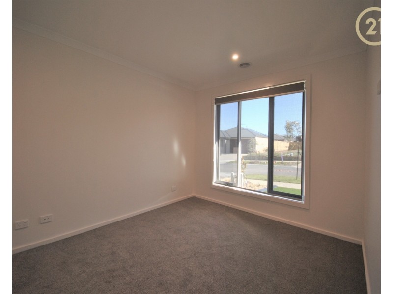 13 Anvil Way, Clyde North VIC 3978