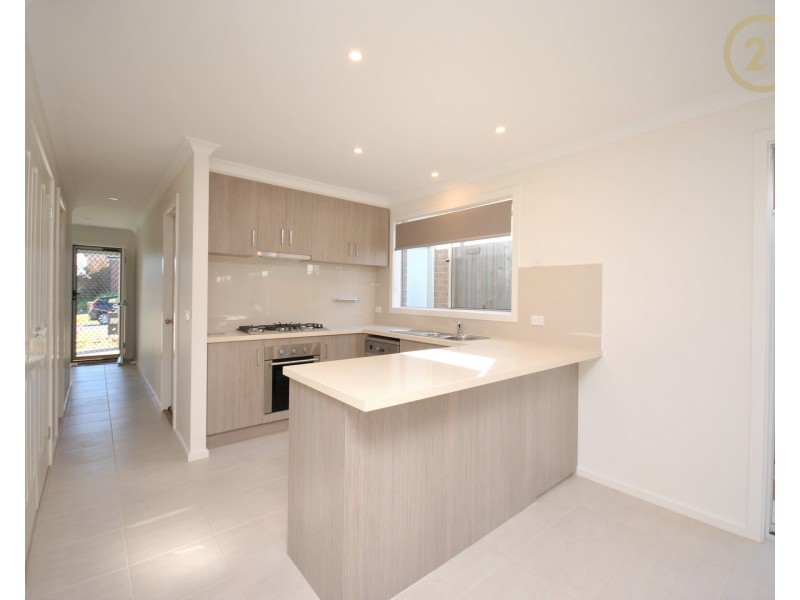 13 Anvil Way, Clyde North VIC 3978