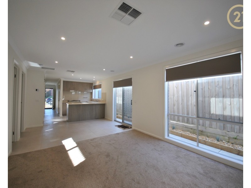 13 Anvil Way, Clyde North VIC 3978