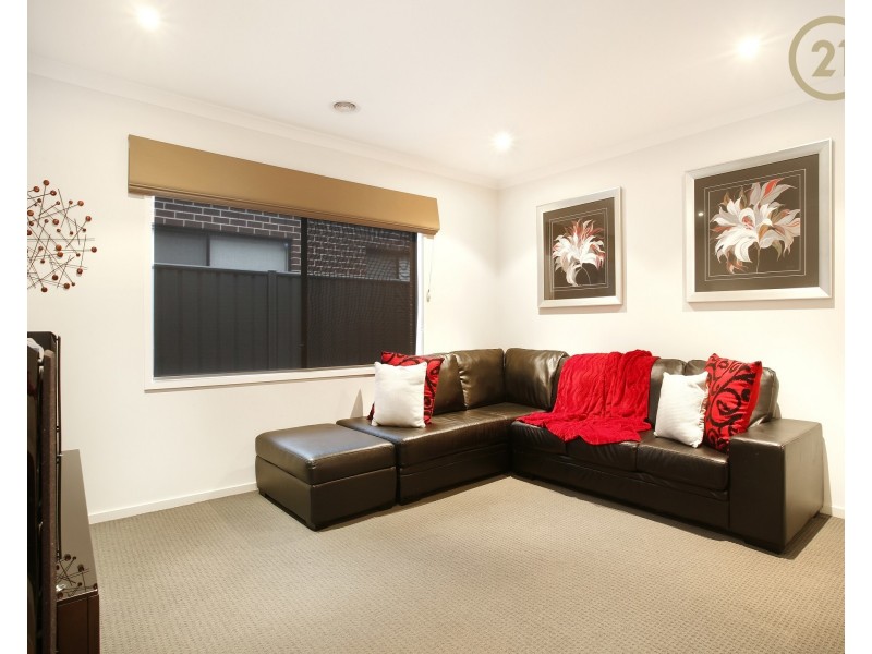 8 Datura Avenue, Cranbourne North VIC 3977