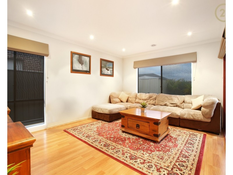 8 Datura Avenue, Cranbourne North VIC 3977