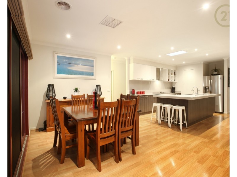 8 Datura Avenue, Cranbourne North VIC 3977