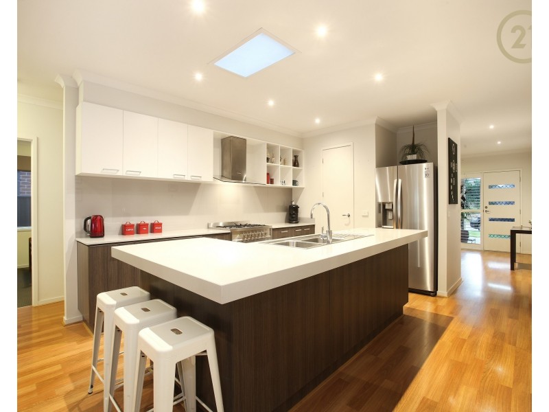 8 Datura Avenue, Cranbourne North VIC 3977