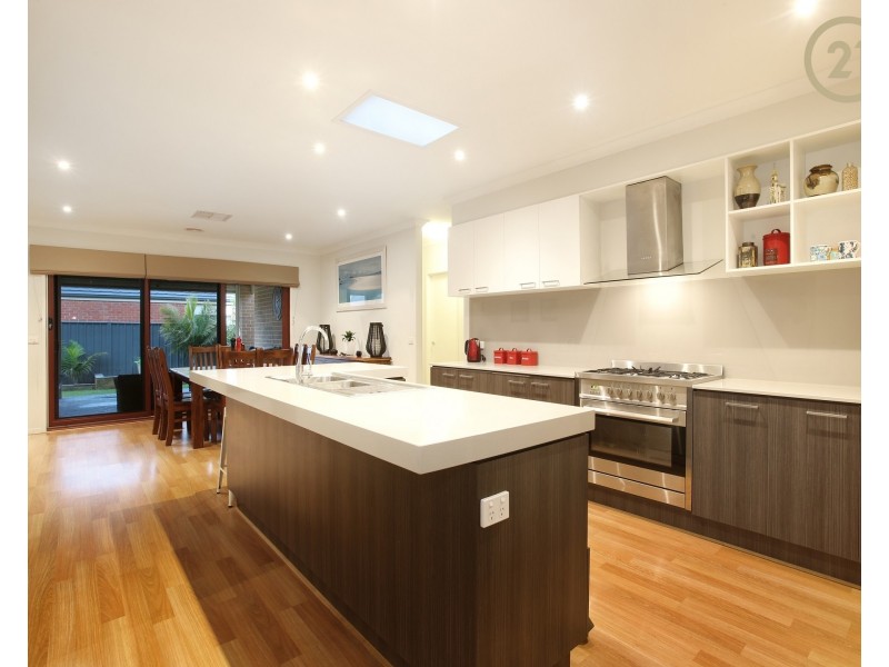 8 Datura Avenue, Cranbourne North VIC 3977