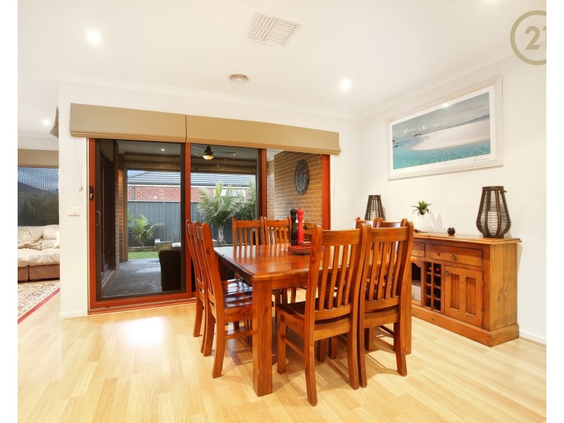 8 Datura Avenue, Cranbourne North VIC 3977