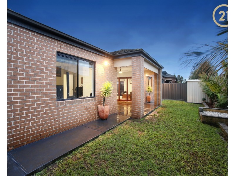 8 Datura Avenue, Cranbourne North VIC 3977