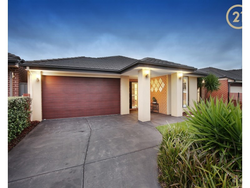 8 Datura Avenue, Cranbourne North VIC 3977