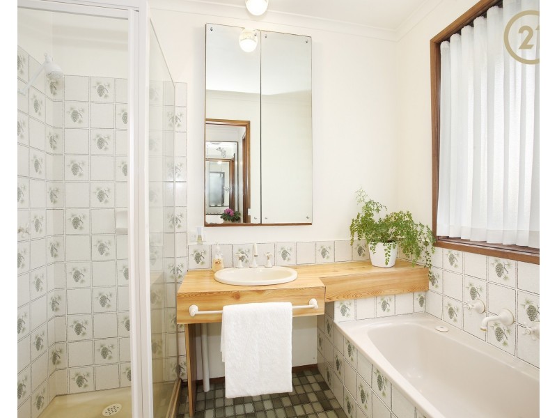 84 Saxonwood Drive, Narre Warren VIC 3805