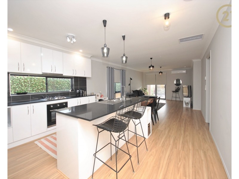 21 Bernadins Street, Clyde North VIC 3978