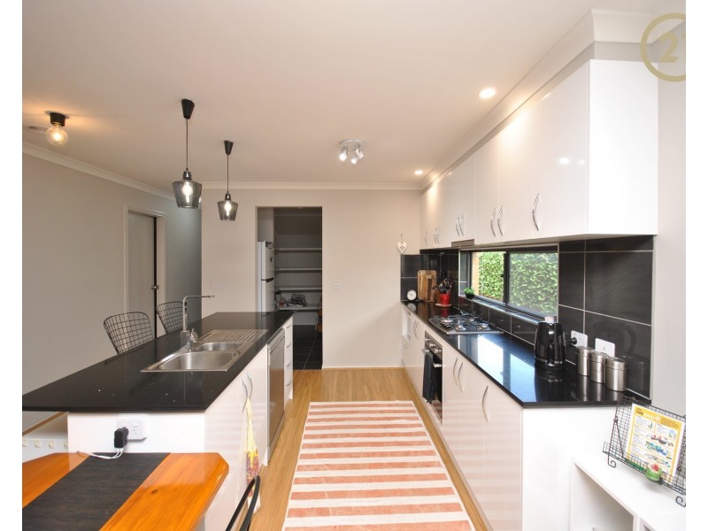 21 Bernadins Street, Clyde North VIC 3978