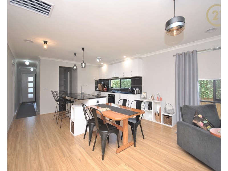 21 Bernadins Street, Clyde North VIC 3978