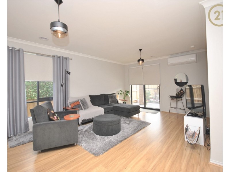 21 Bernadins Street, Clyde North VIC 3978