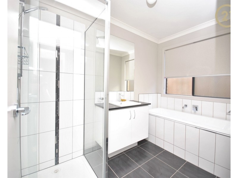 21 Bernadins Street, Clyde North VIC 3978