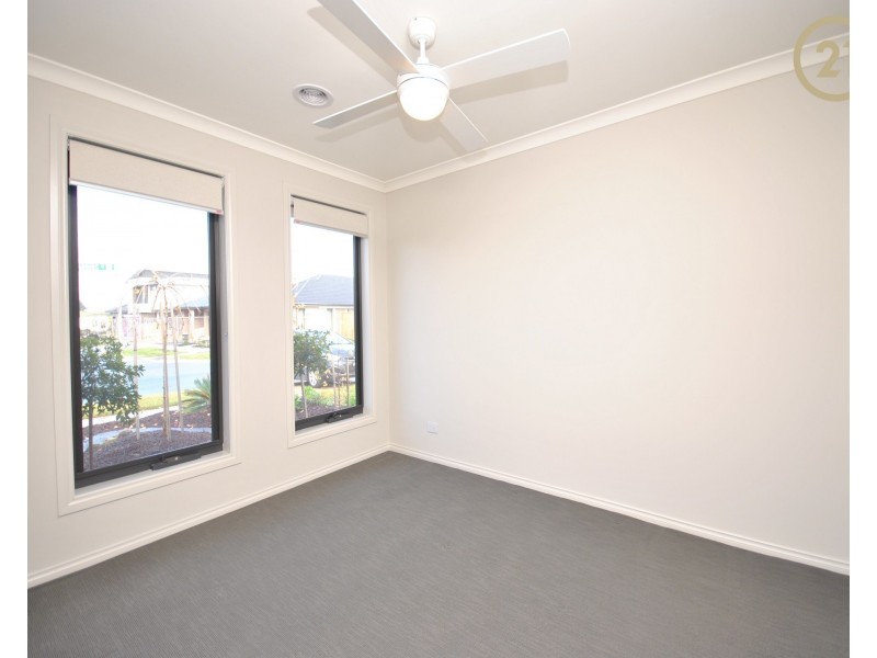 21 Bernadins Street, Clyde North VIC 3978