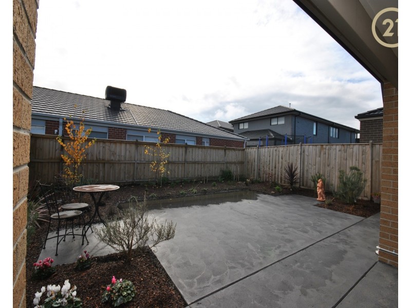 21 Bernadins Street, Clyde North VIC 3978