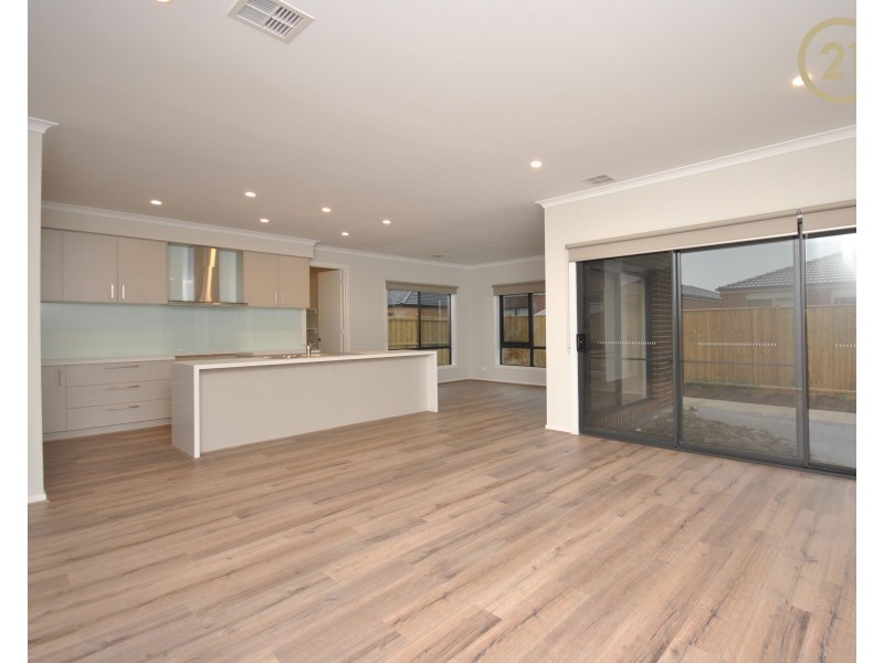 23 Pebblestone Circuit, Clyde North VIC 3978