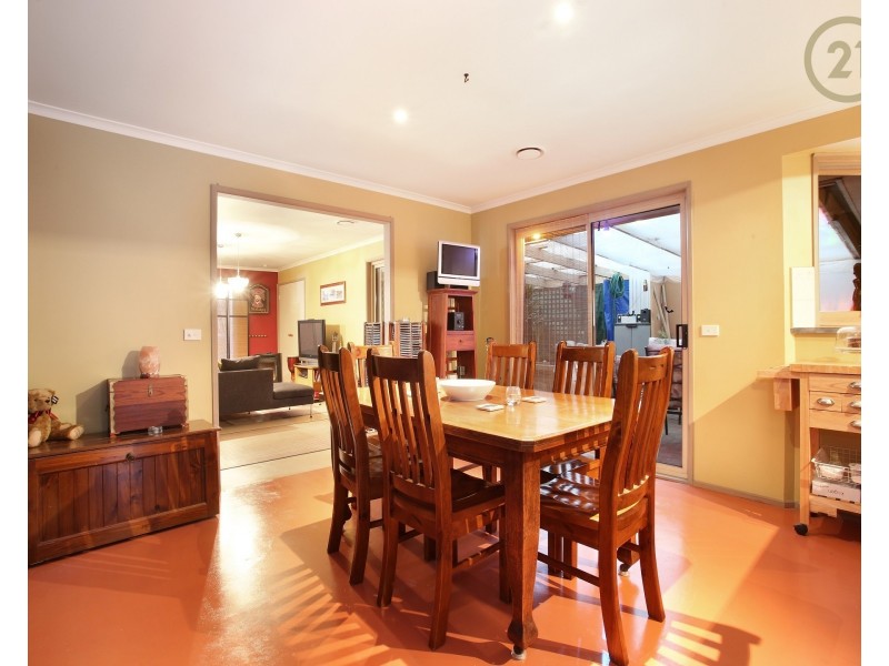 21 Warana Drive, Hampton Park VIC 3976