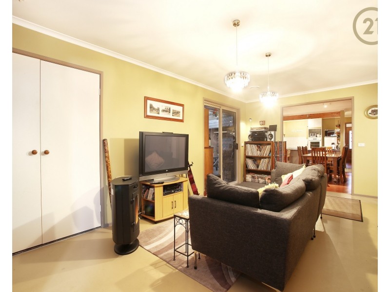 21 Warana Drive, Hampton Park VIC 3976