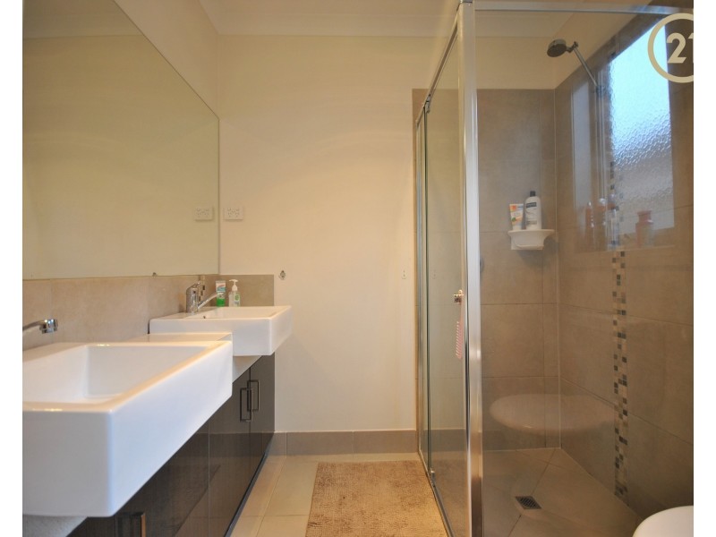 32 Wheelers Park Drive, Cranbourne North VIC 3977