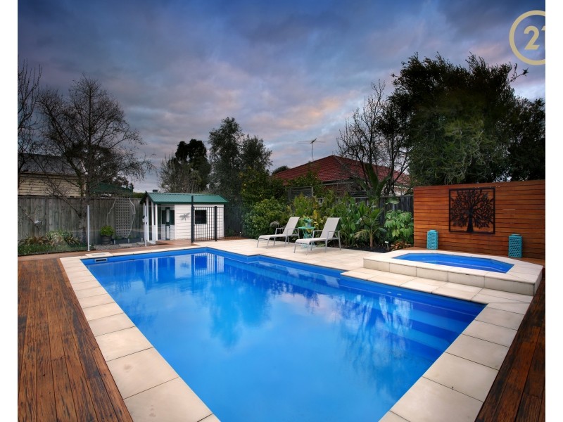 9 Marsh Grove, Berwick VIC 3806