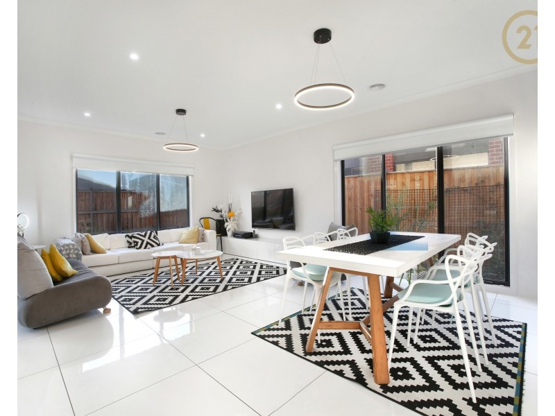 18 Everard Avenue, Clyde North VIC 3978