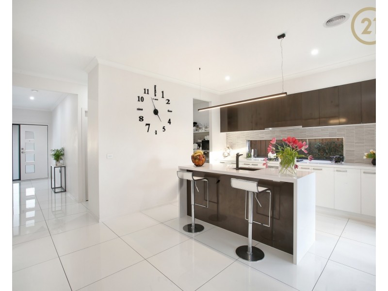 18 Everard Avenue, Clyde North VIC 3978