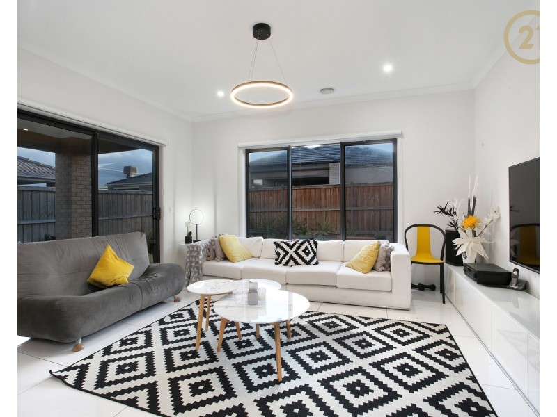 18 Everard Avenue, Clyde North VIC 3978