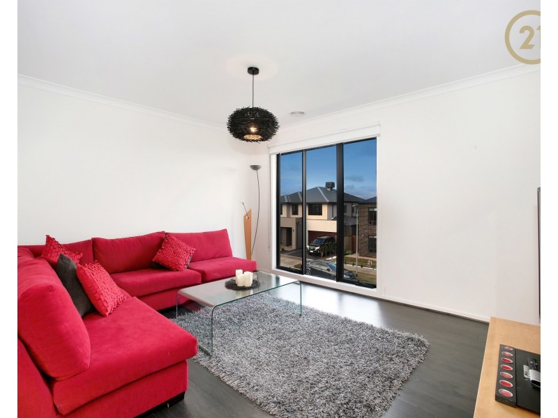 18 Everard Avenue, Clyde North VIC 3978