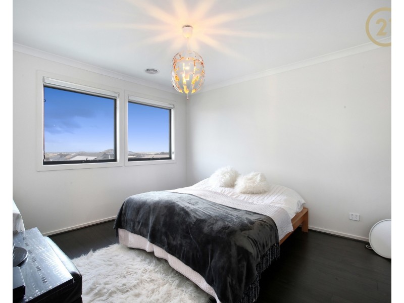 18 Everard Avenue, Clyde North VIC 3978