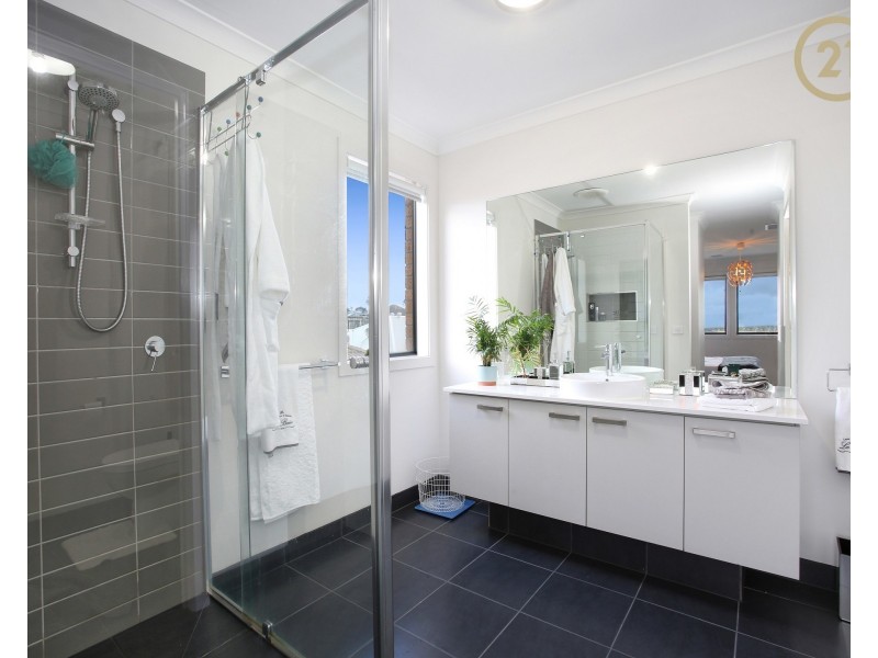 18 Everard Avenue, Clyde North VIC 3978