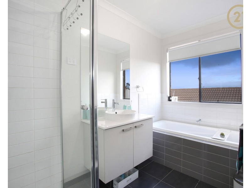 18 Everard Avenue, Clyde North VIC 3978