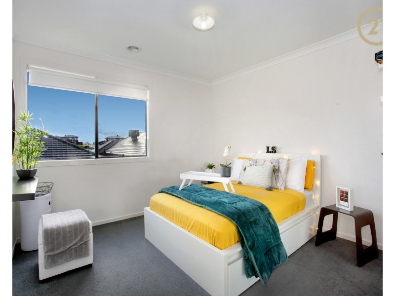 18 Everard Avenue, Clyde North VIC 3978