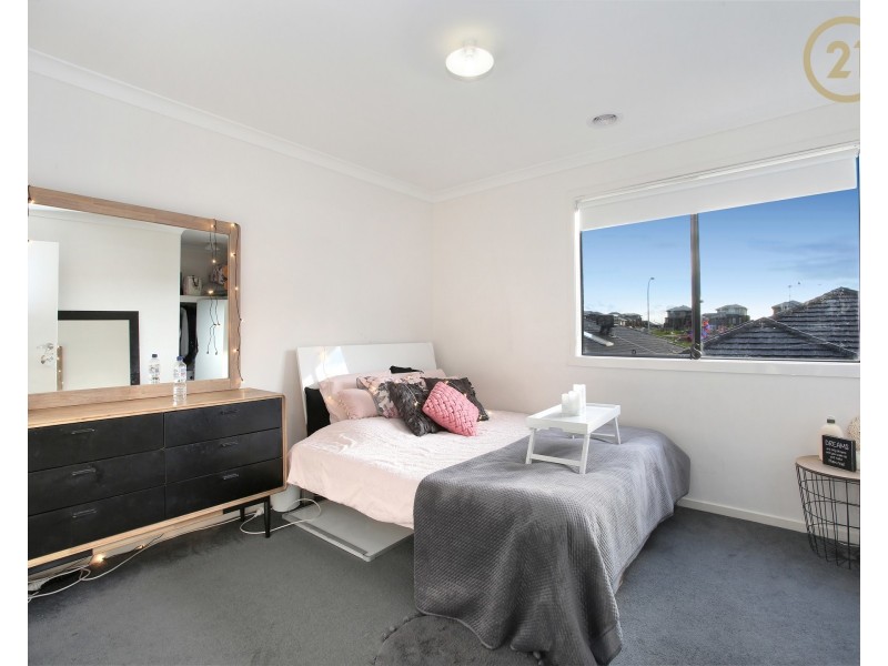 18 Everard Avenue, Clyde North VIC 3978